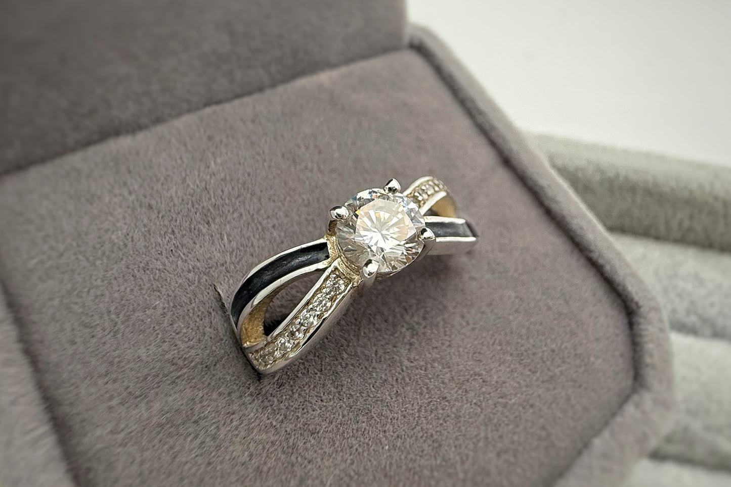 925 Silver Solitaire Infinity Crystal Ring