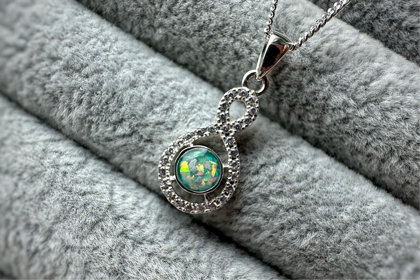 925 Silver Figure 8 Crystal Surround Pendant