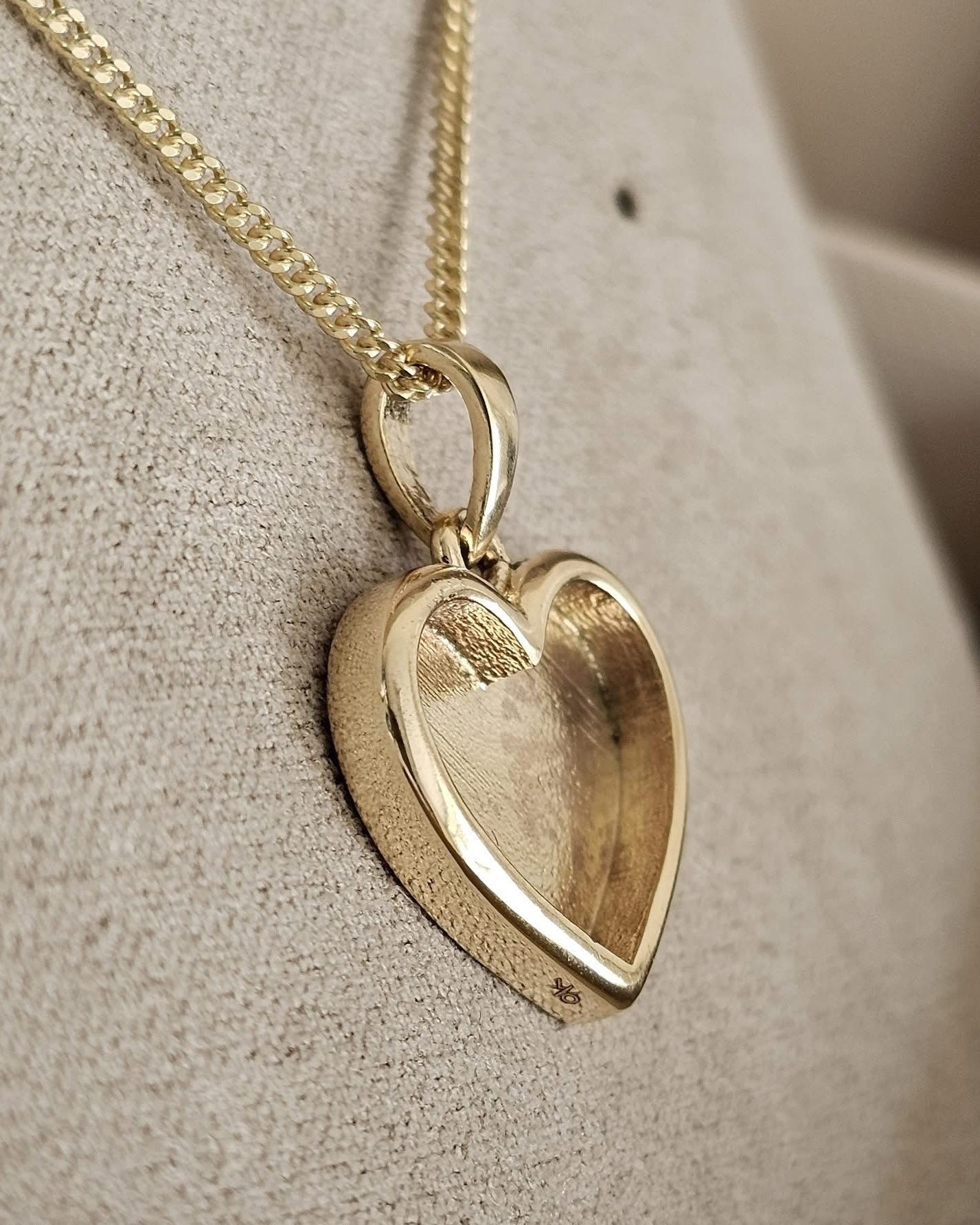 9K Gold 16mm Heart Pendant