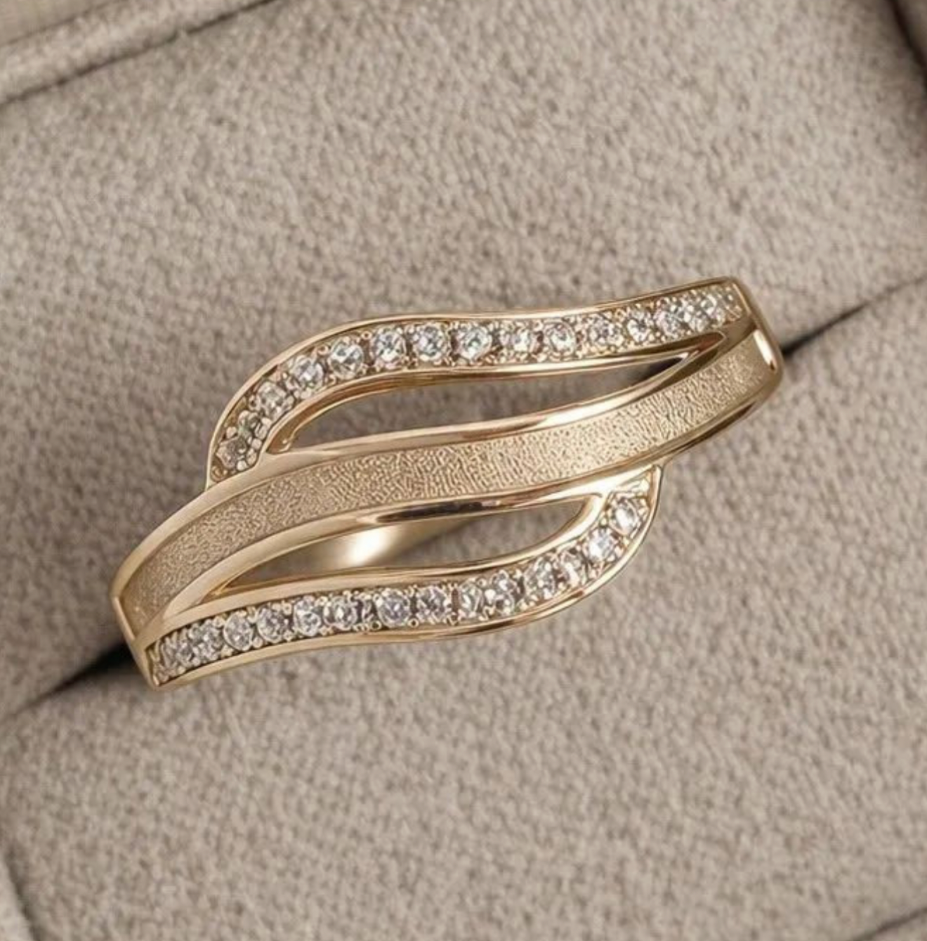 9k Gold Triple Wave Crystal Ring