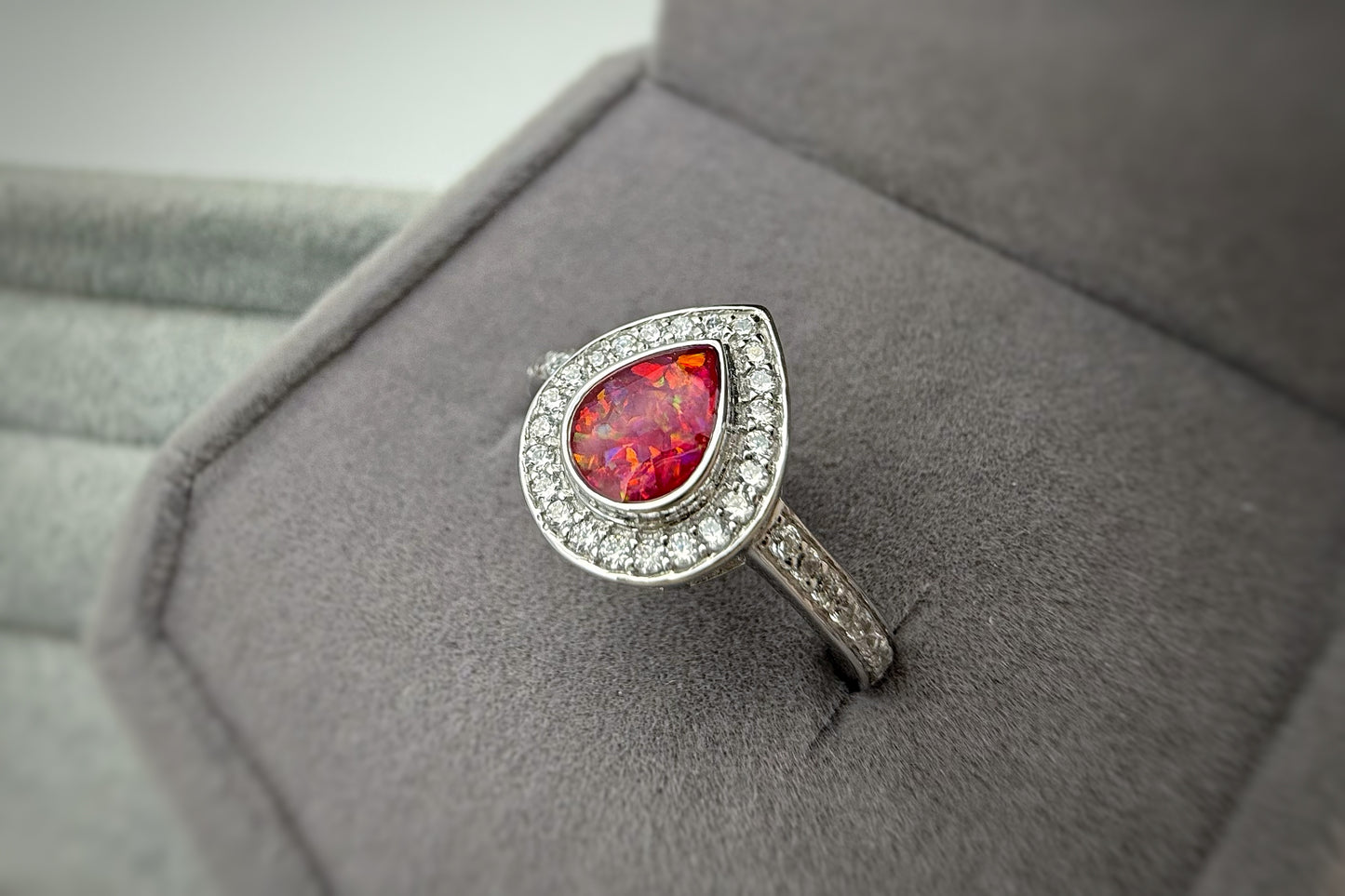 9k Gold Pear Drop Full Crystal Ring