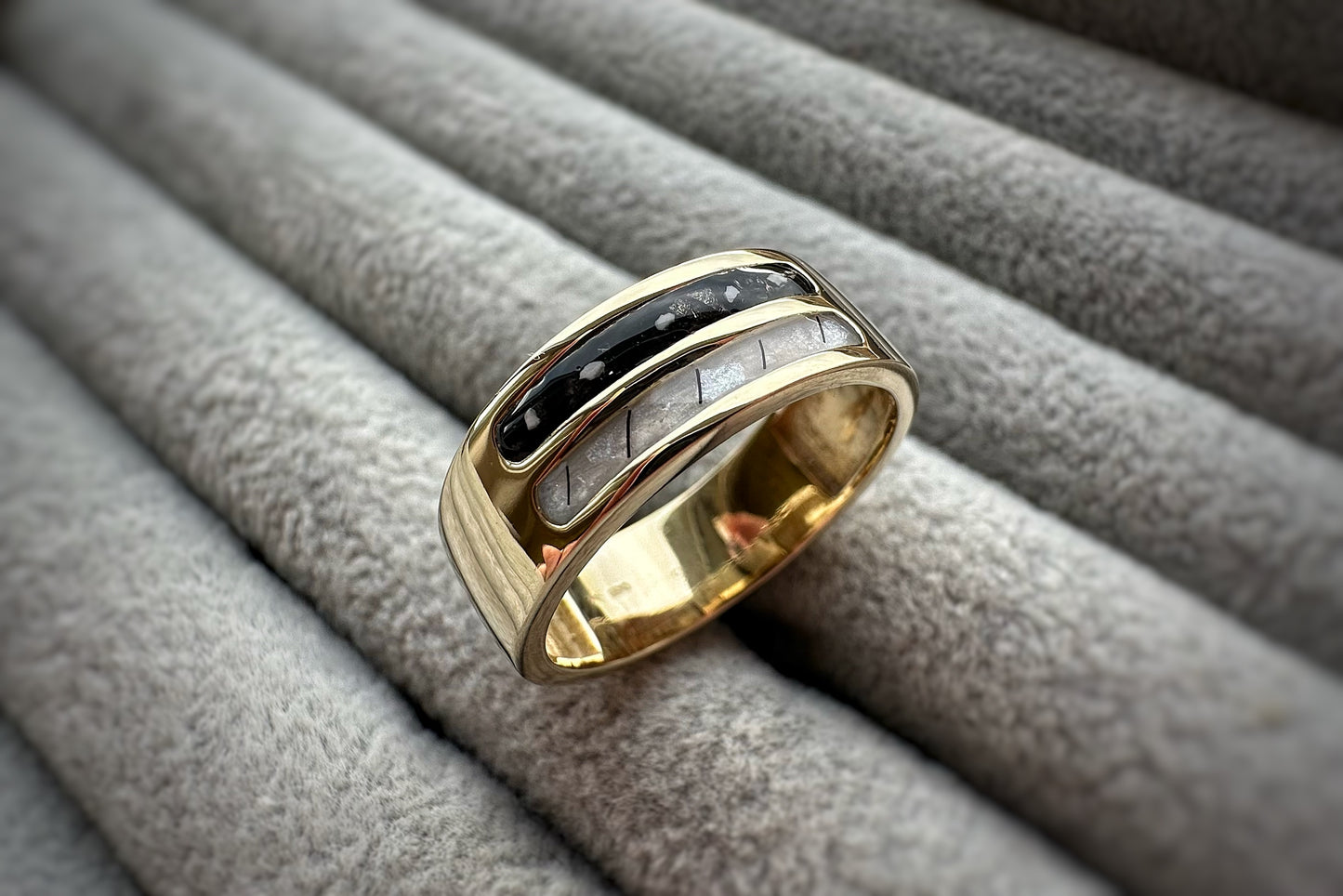 9k Gold Gent’s Two Channel Signet Ring