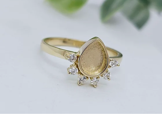 9K Gold Rain Drop Crystal Ring