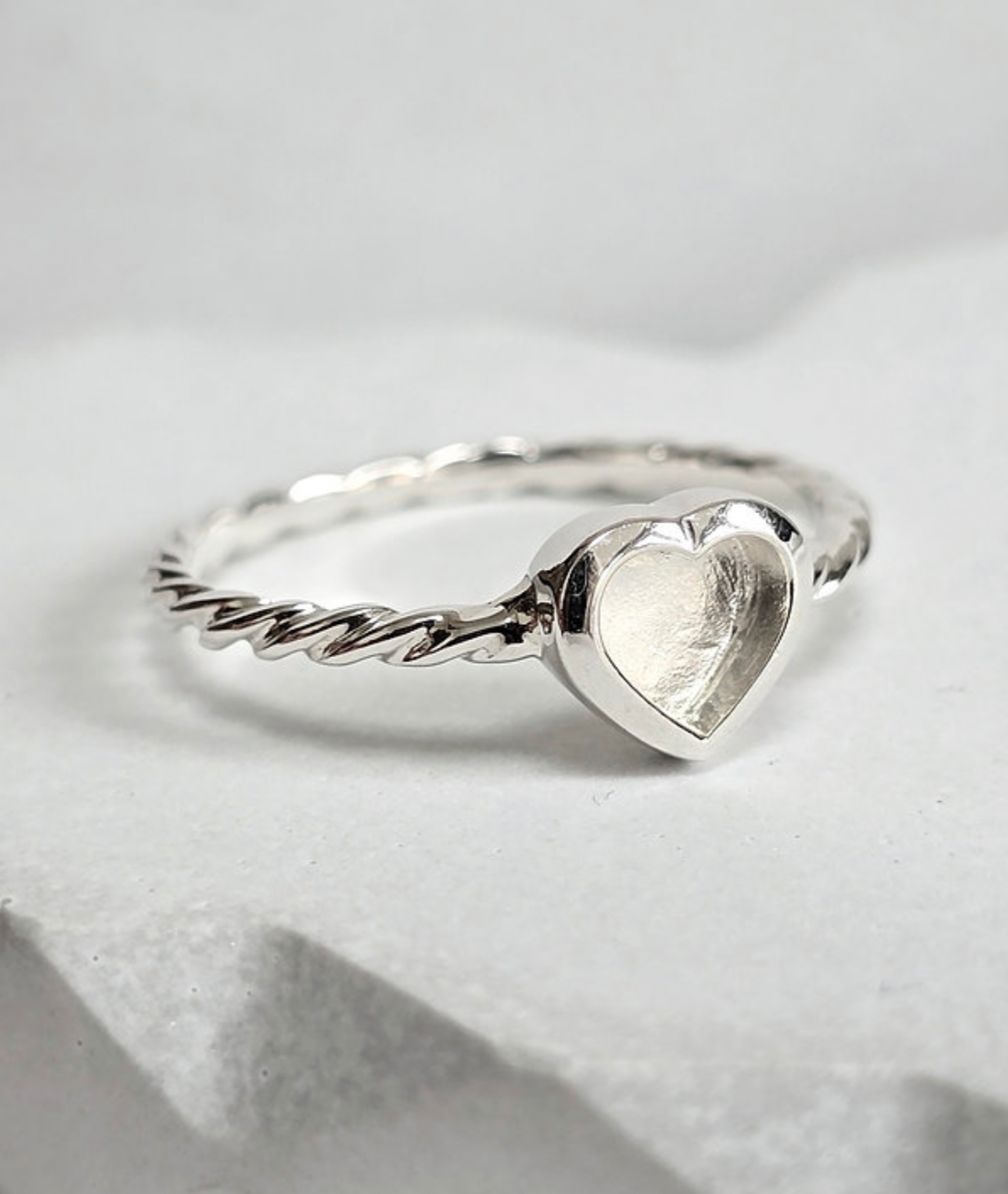 925 Silver Simple Heart Twisted Band Ring