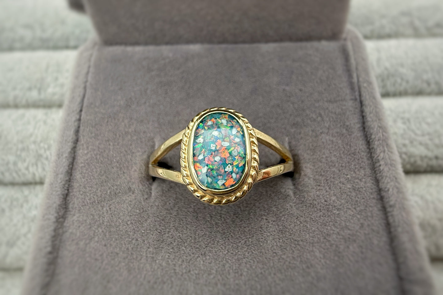 9k Gold Oval Rope Edged Ring