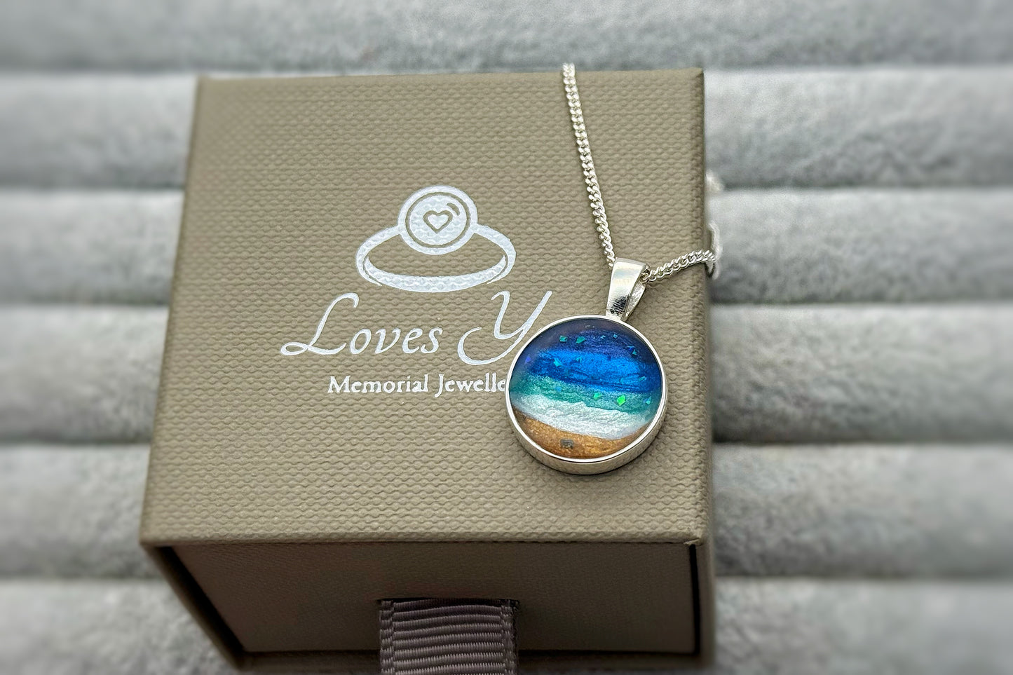 925 Silver Round Beach Scene Memorial Pendant