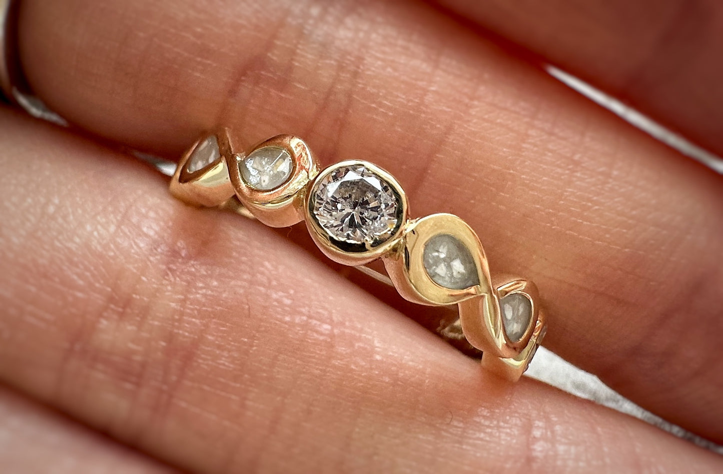 9k Gold Double Infinity Band Ring