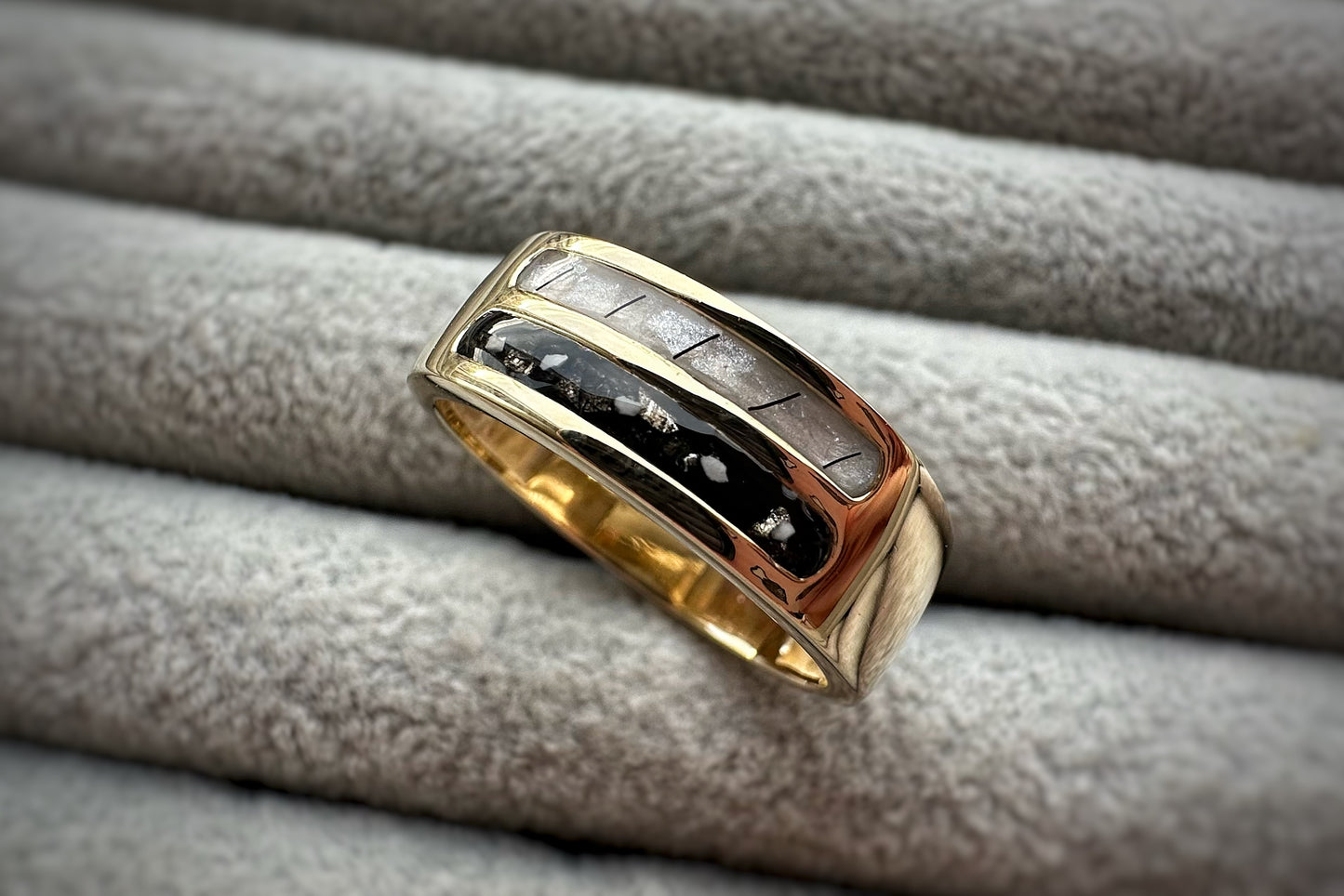 9k Gold Gent’s Two Channel Signet Ring