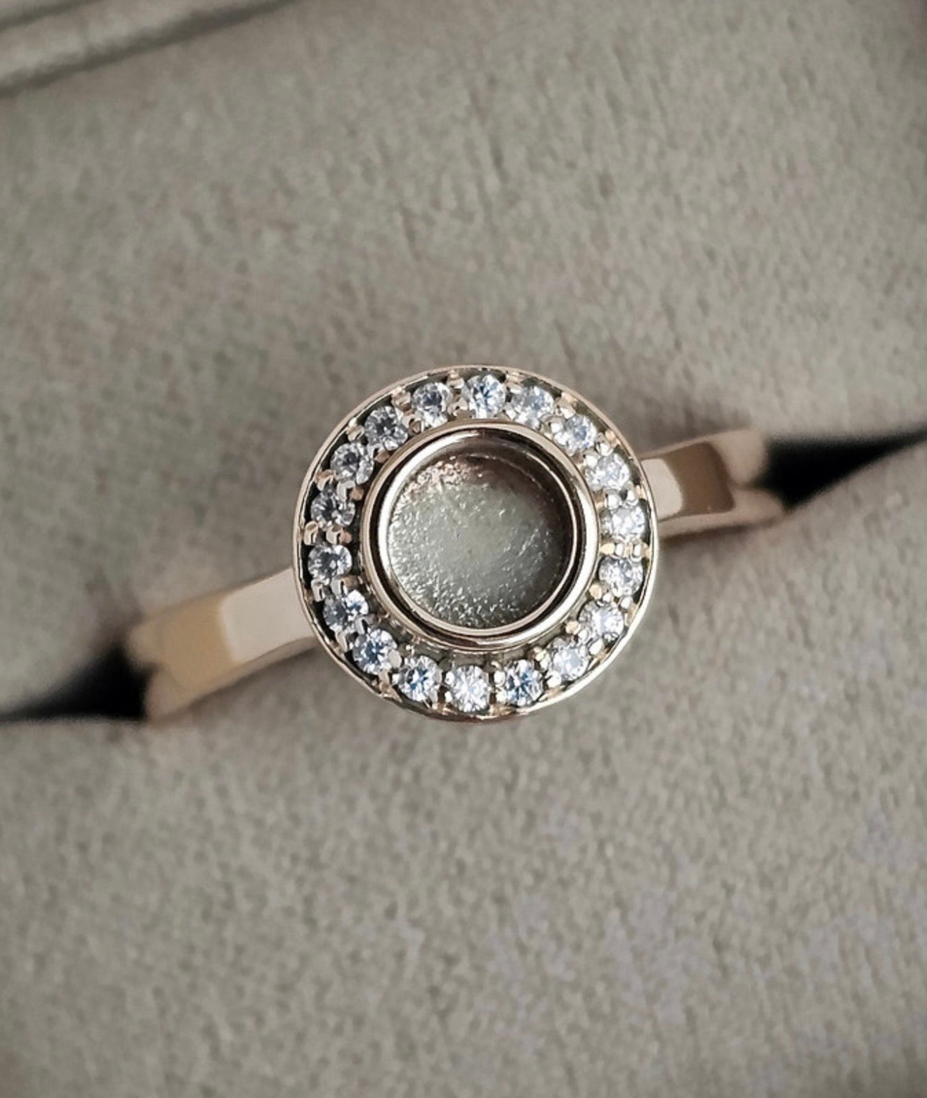 9K Gold Round Halo Crystal Ring