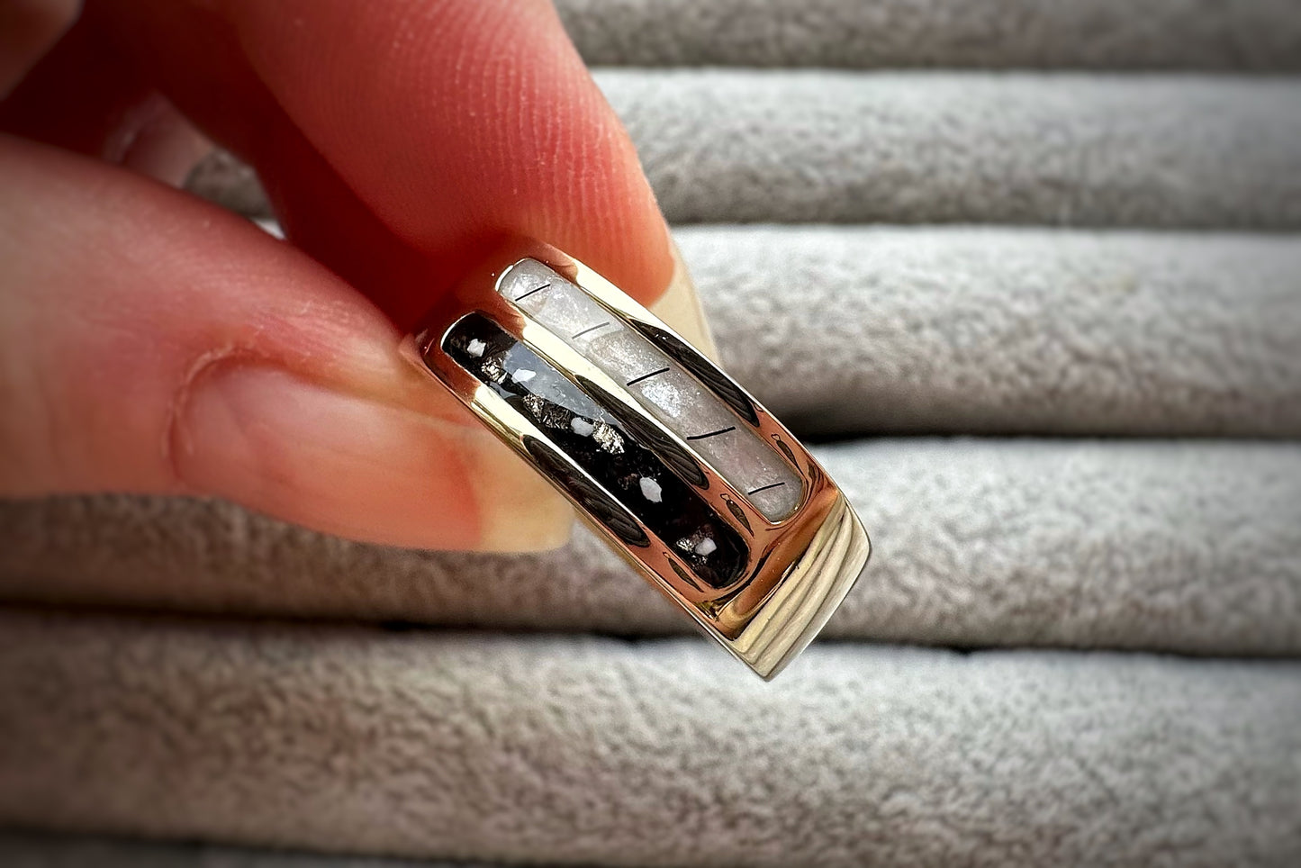 9k Gold Gent’s Two Channel Signet Ring