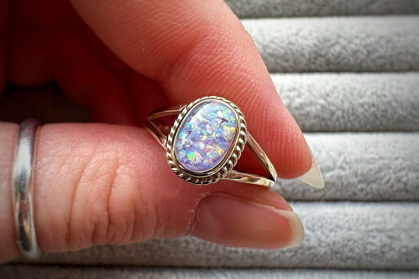 9k Gold Oval Rope Edged Ring