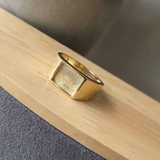 9k Gold Gent’s Rectangular Signet Ring