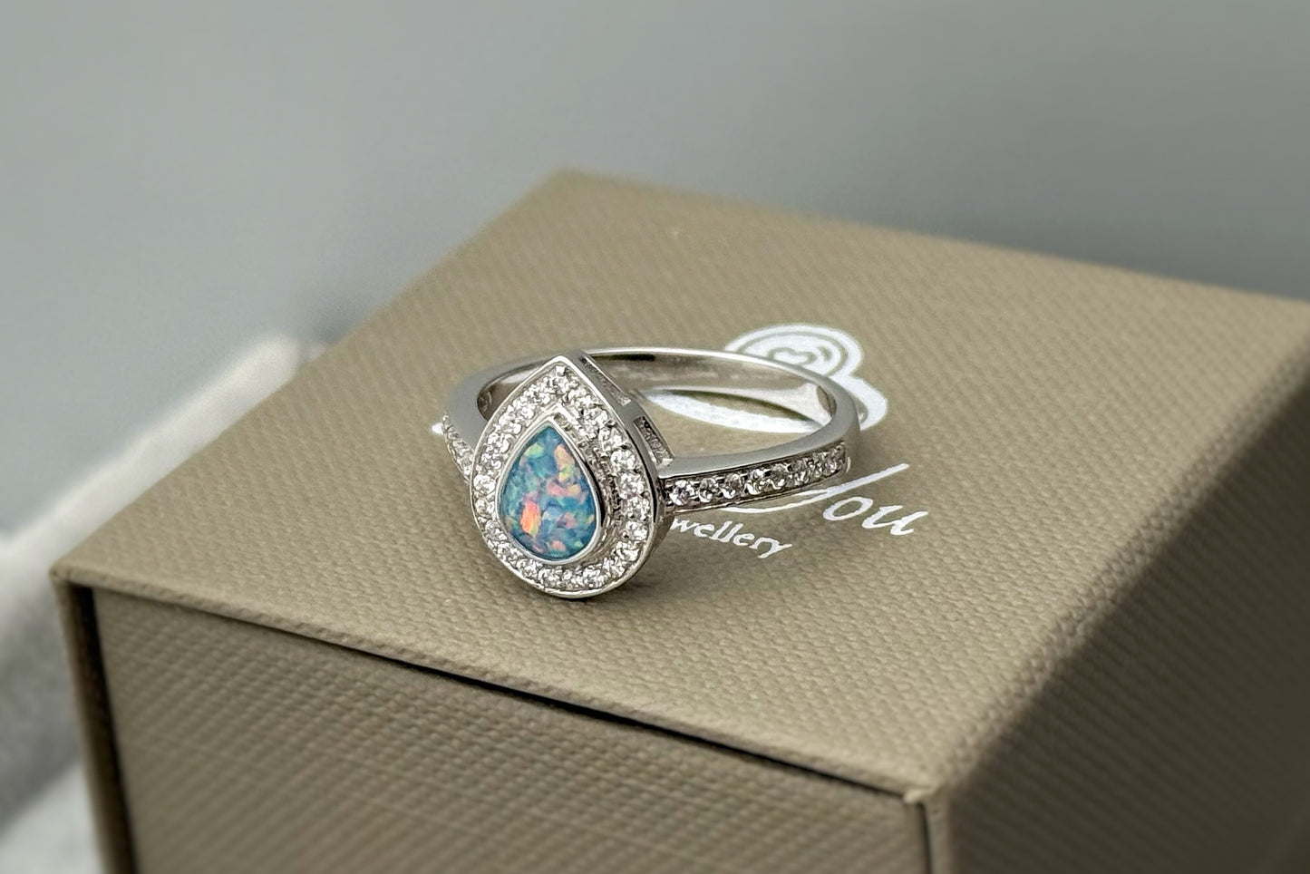 9k Gold Pear Drop Full Crystal Ring