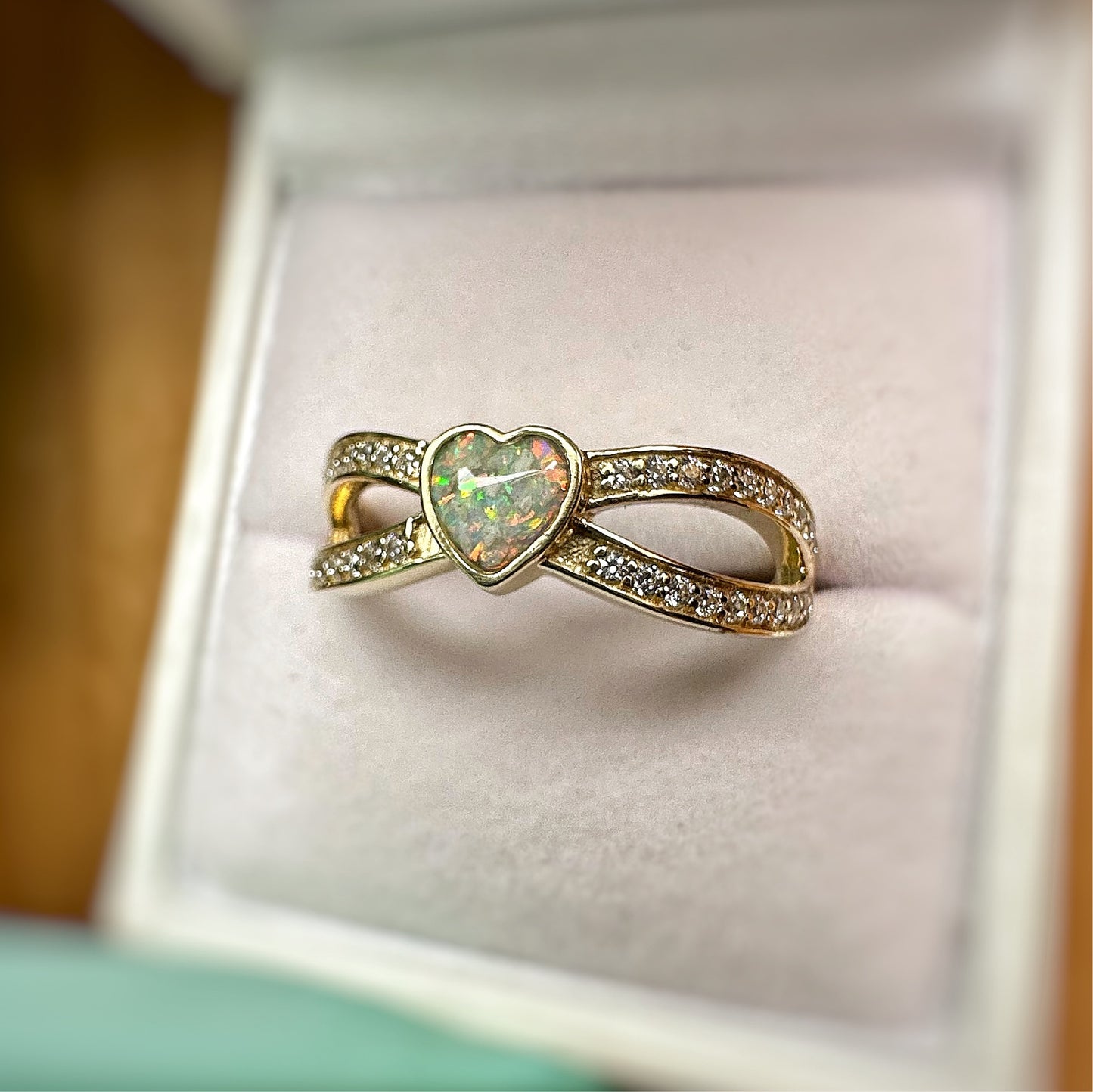9k Gold Heart Split Crystal Ring