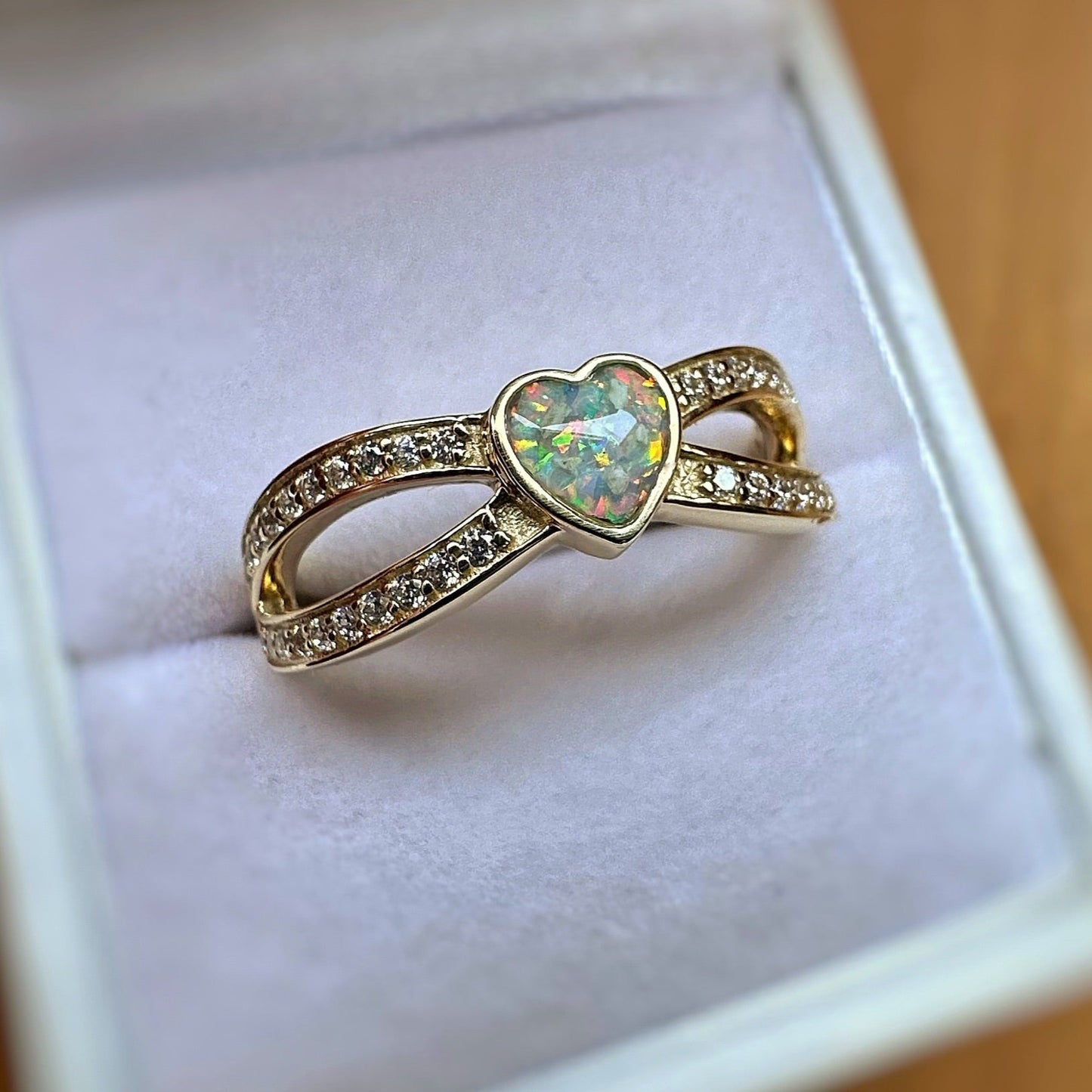 9k Gold Heart Split Crystal Ring