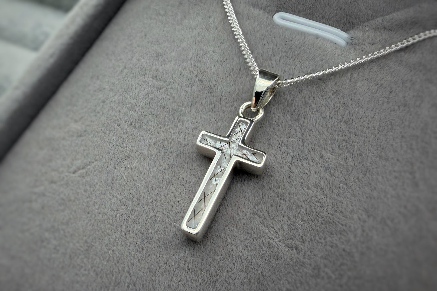 925 Silver Petite Ladies Cross Pendant