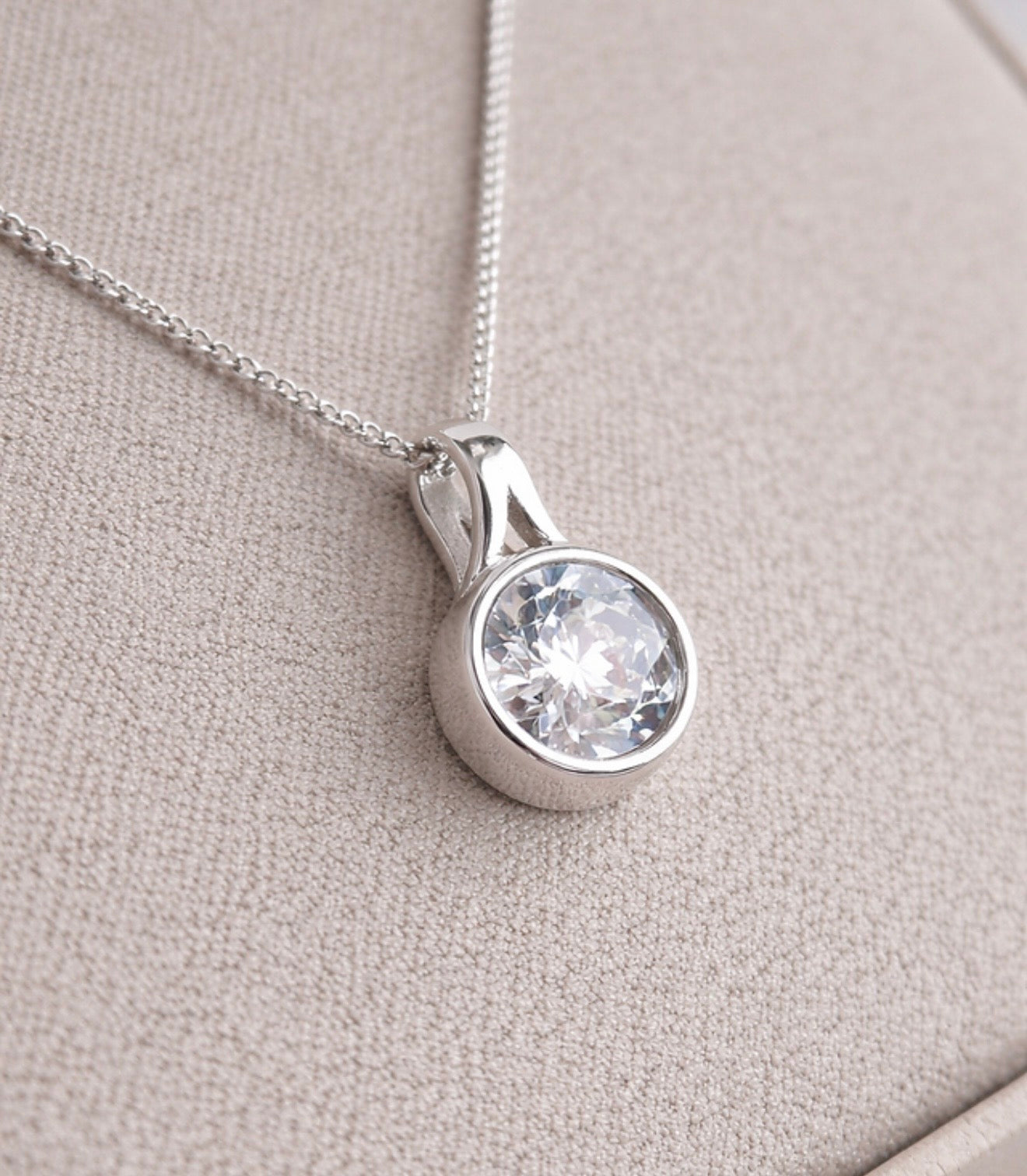 Round Crystal Secretly Set Ashes Pendant