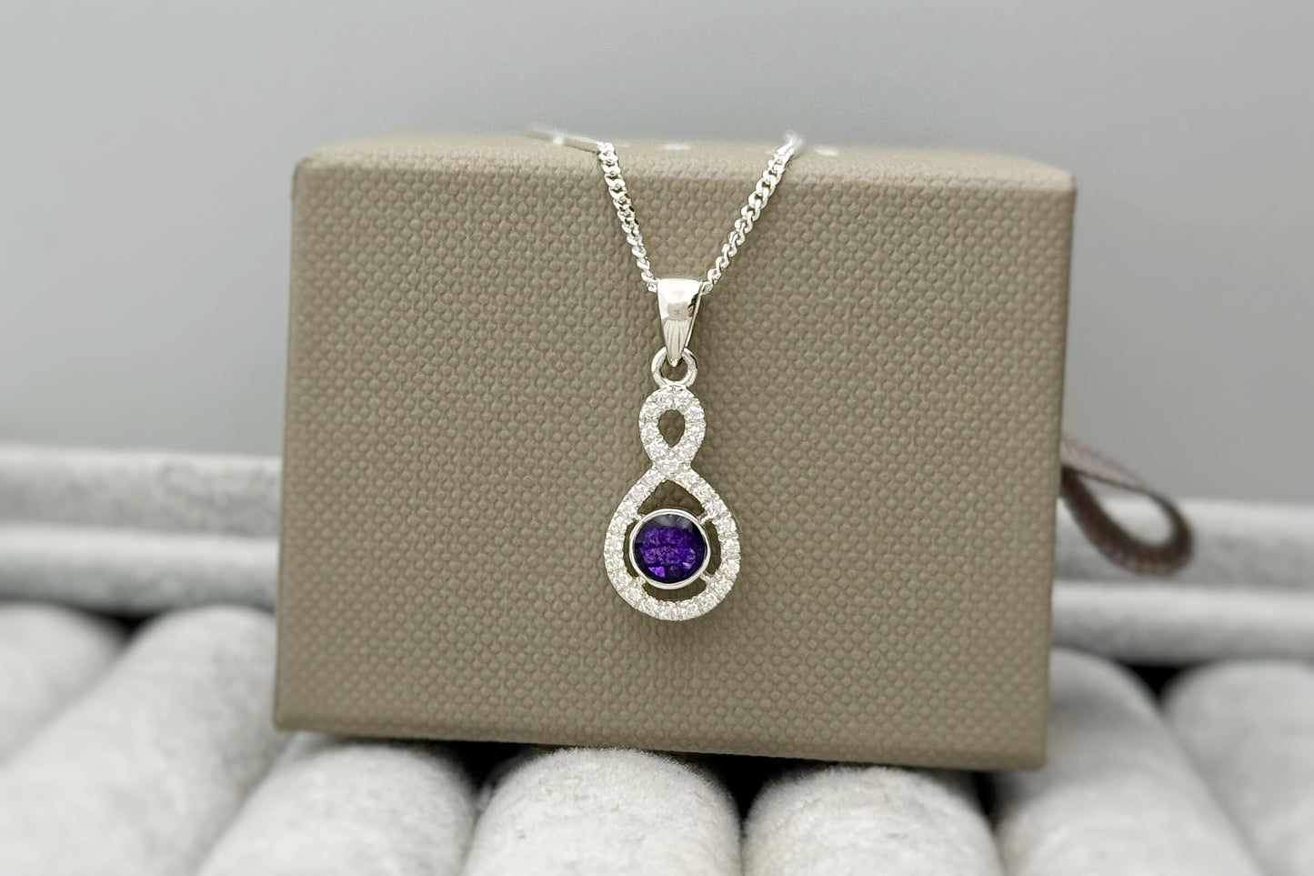 925 Silver Figure 8 Crystal Surround Pendant