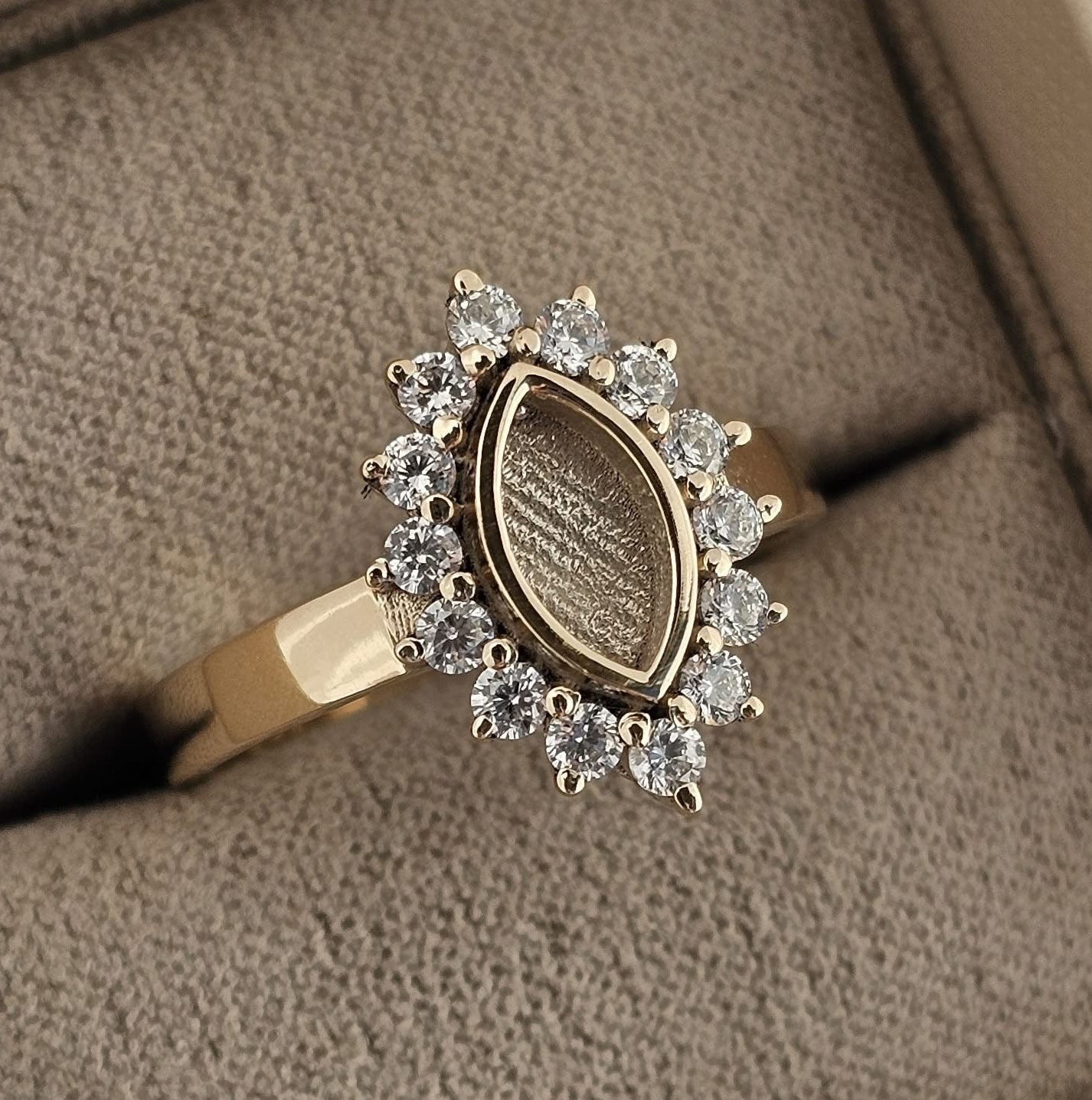 9k Gold Princess Crystal Ring