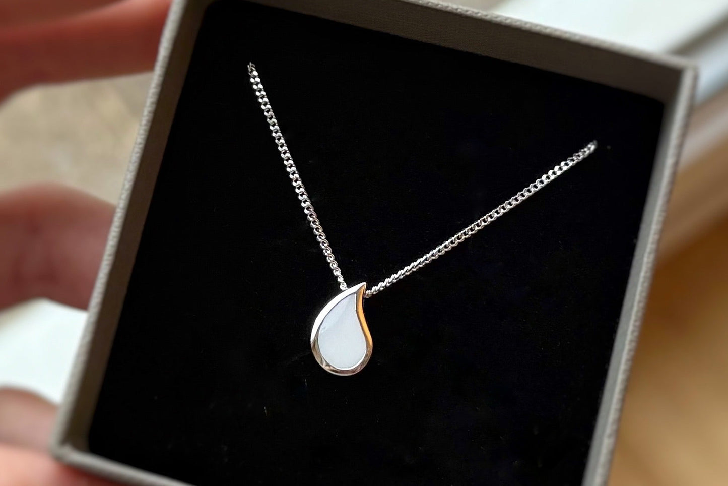 925 Silver Simple Floating ‘Milk Drop’ Thick Trim Pendant