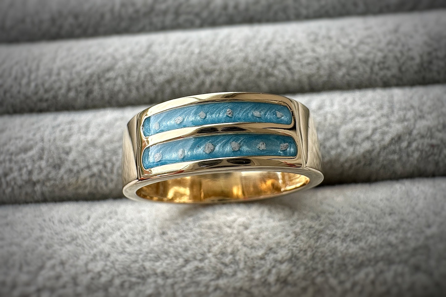 9k Gold Gent’s Two Channel Signet Ring