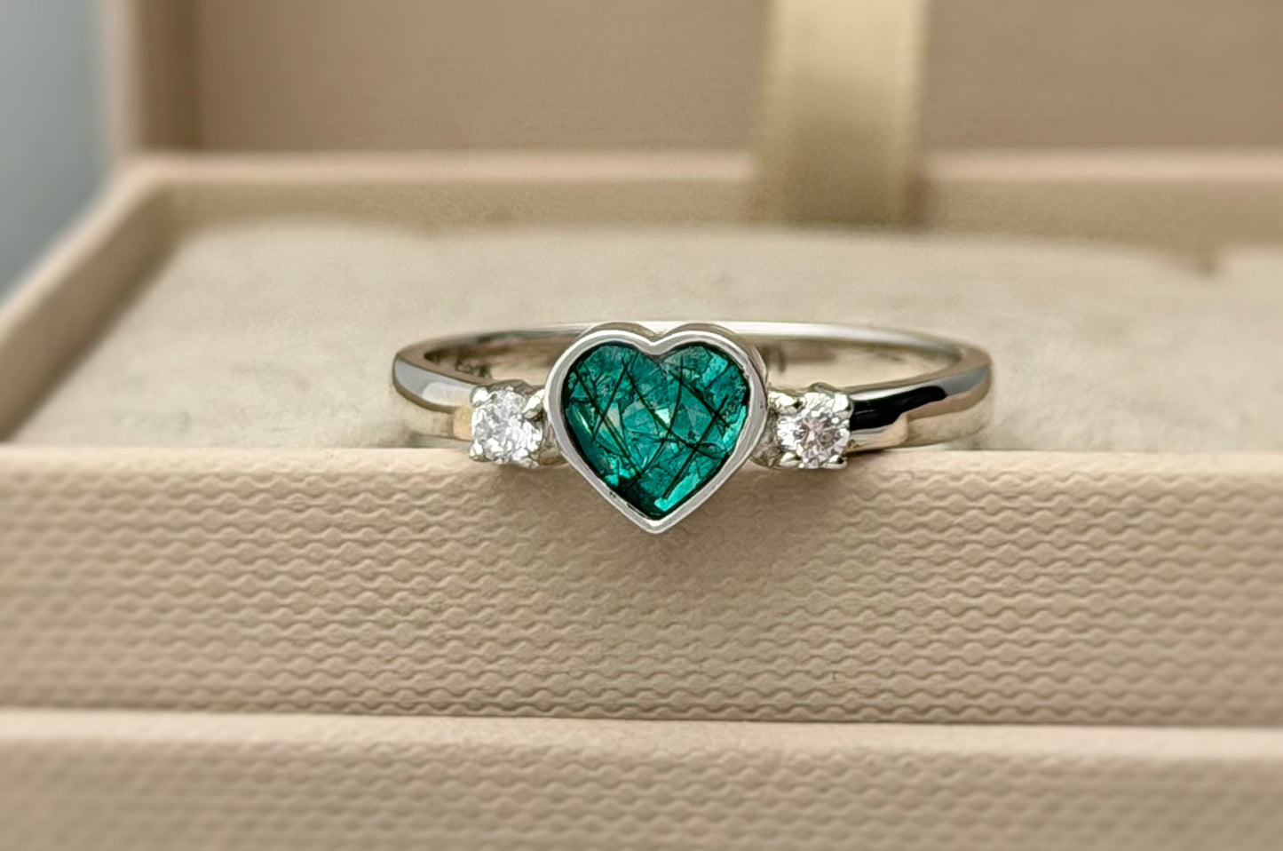 925 Silver Heart Single Crystal Side Ring