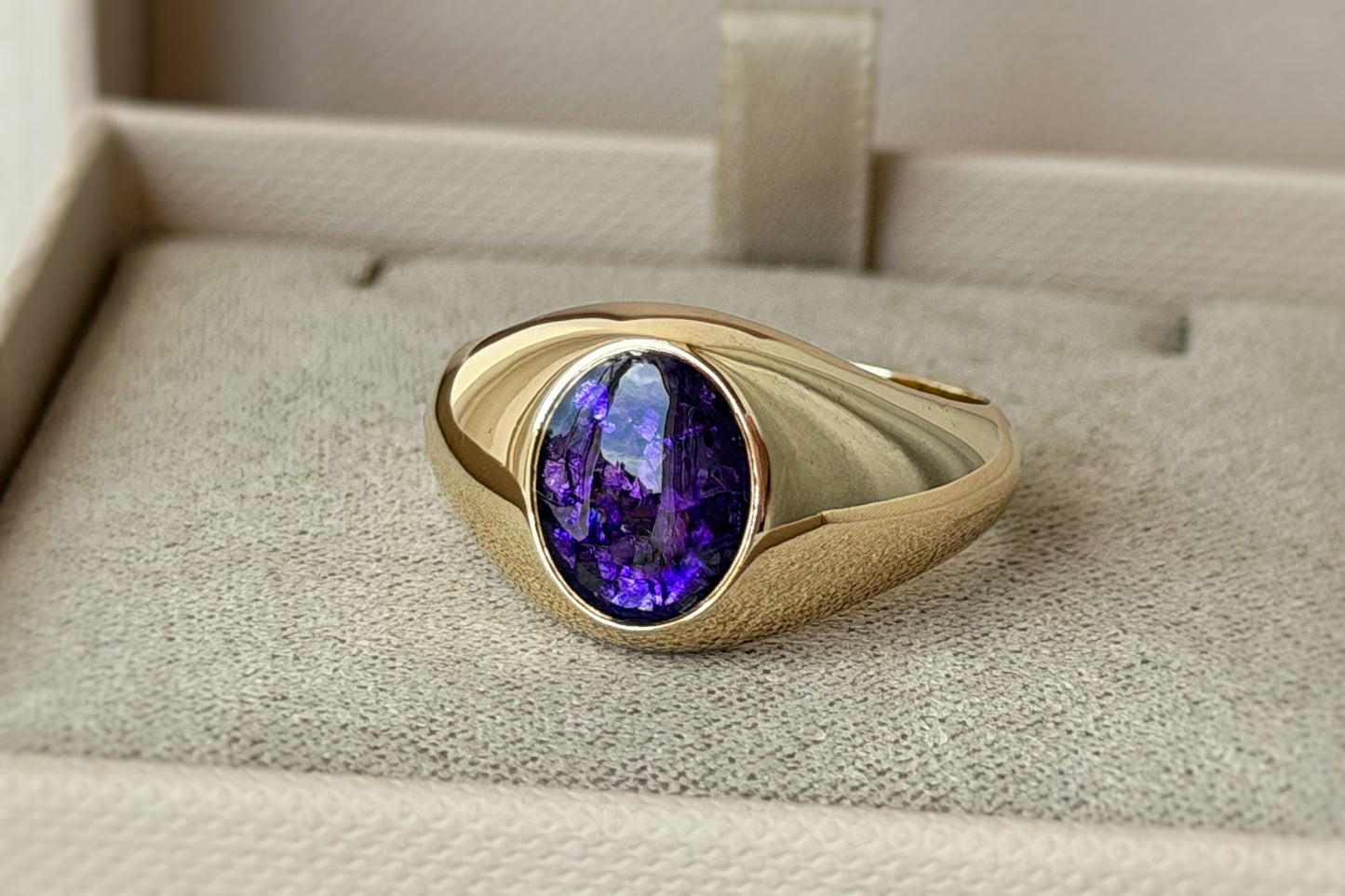 9k Gold Gents Oval Signet Ring