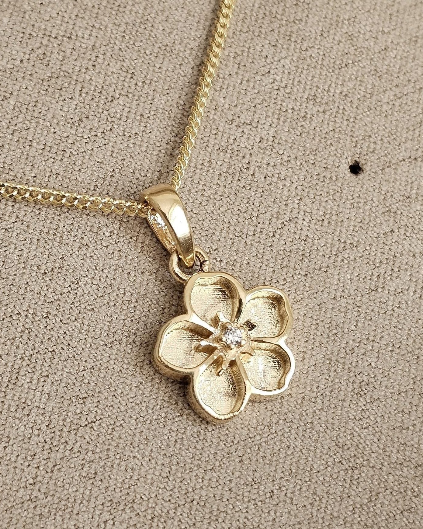 9K Gold Forget Me Not Pendant
