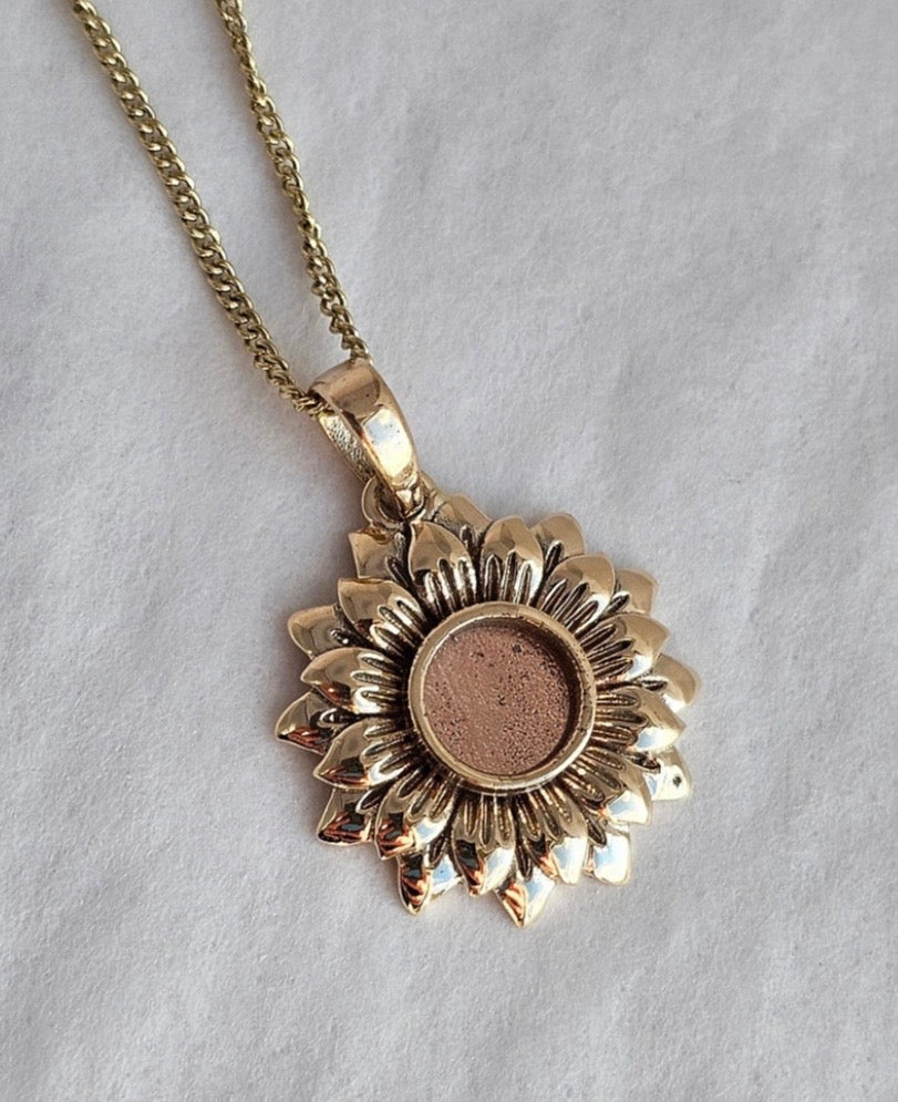 9K Gold Sunflower Pendant