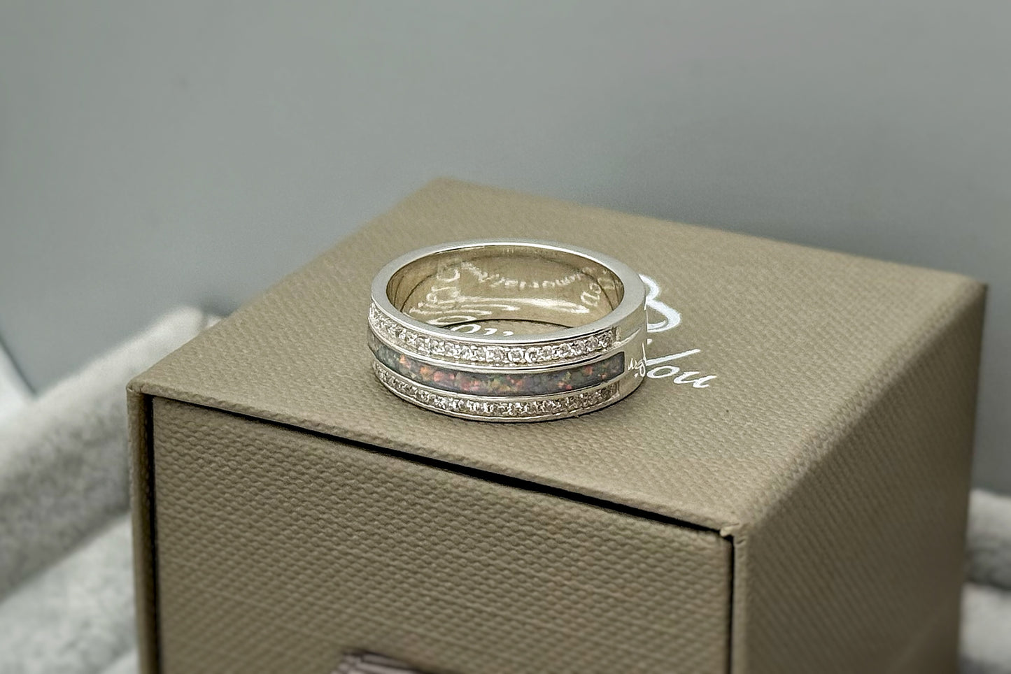 925 Silver 6mm Central Channel Crystal Band Ring
