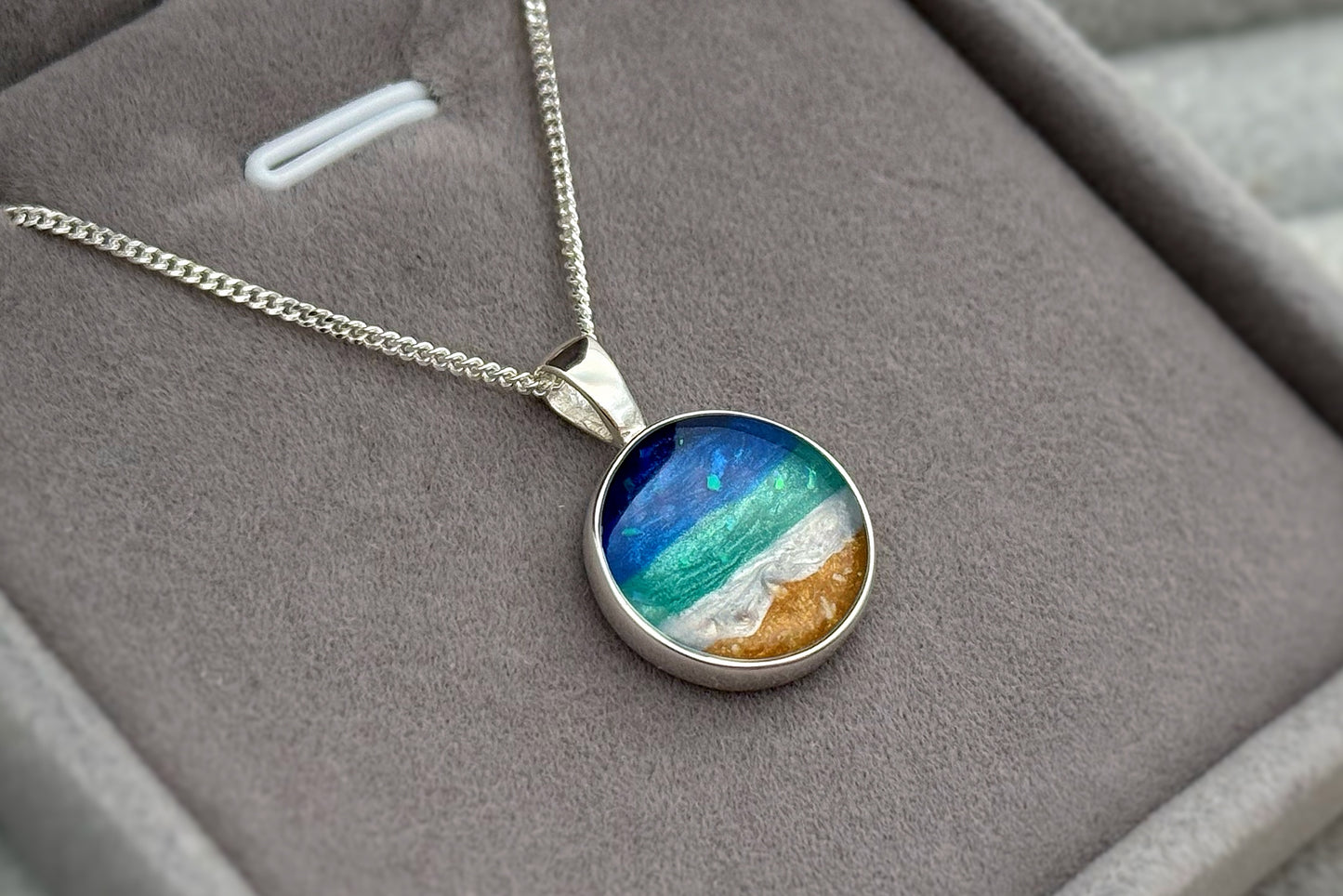 925 Silver Round Beach Scene Memorial Pendant