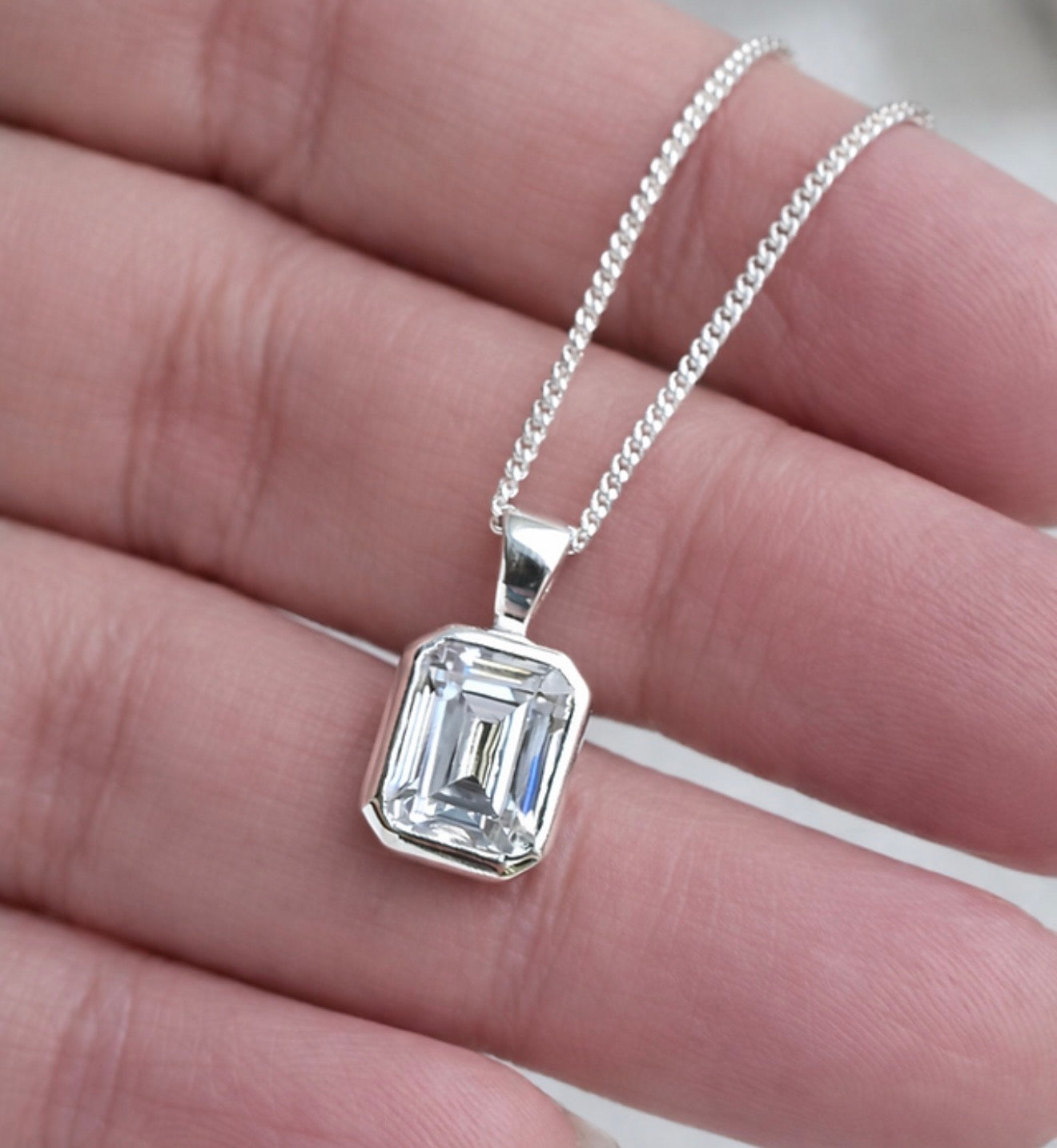 Emerald Crystal Secretly Set Ashes Pendant