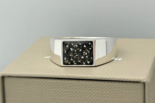 Gent’s Rectangular Signet Ring