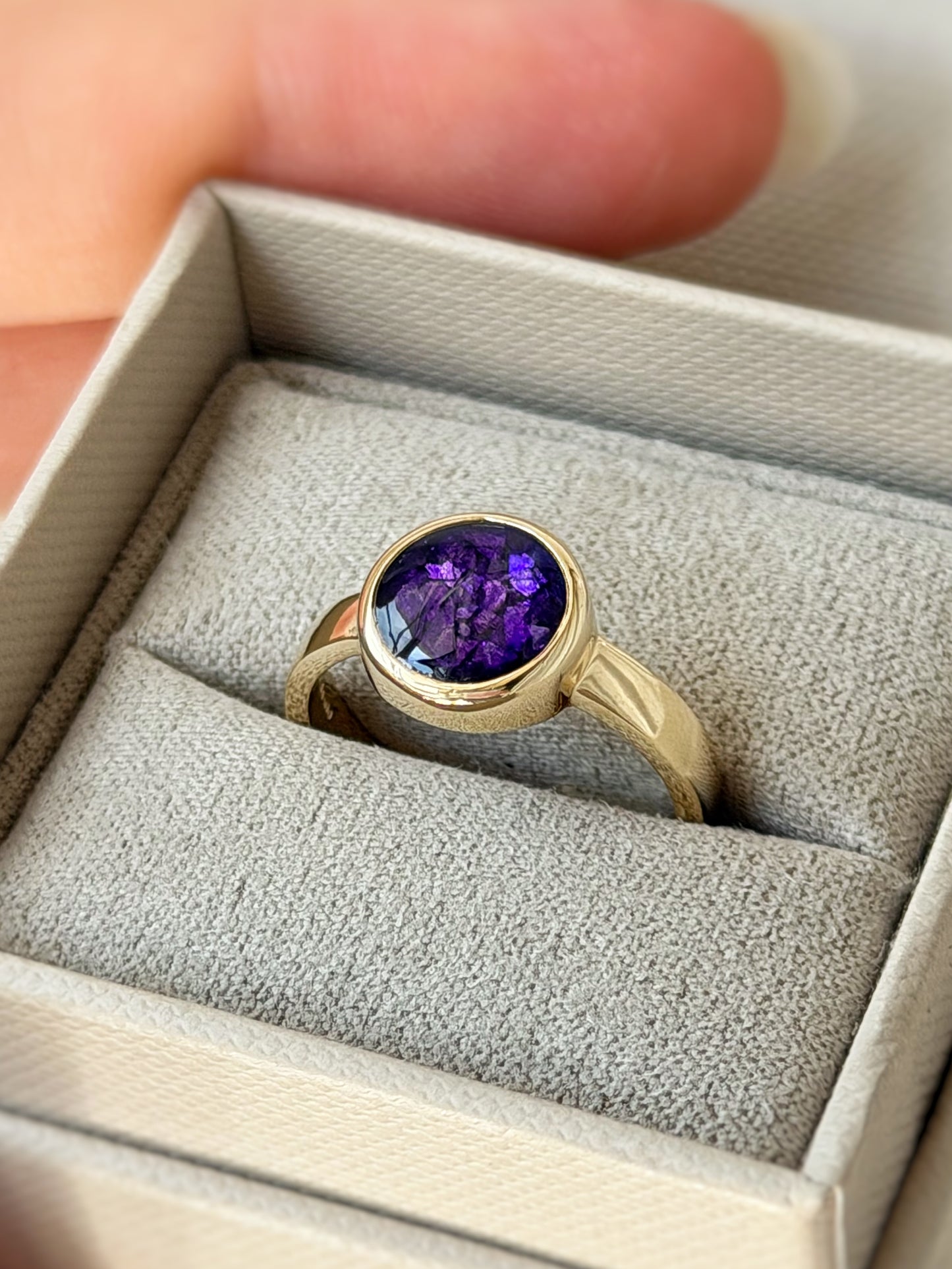 9k Gold 10mm Round Stone Ring