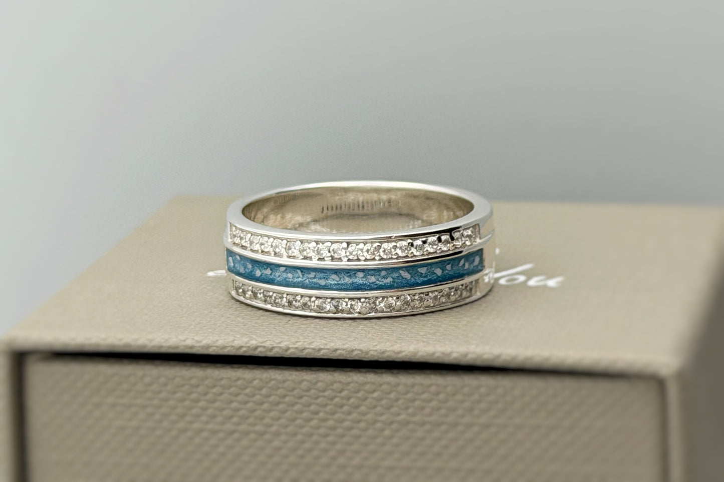 925 Silver 6mm Central Channel Crystal Band Ring