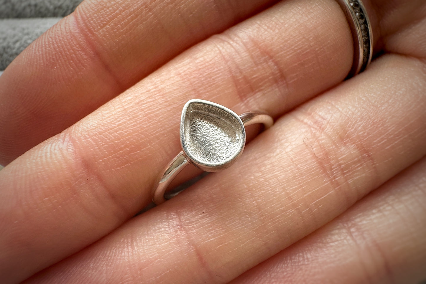 Silver Simple Teardrop Ring Size M