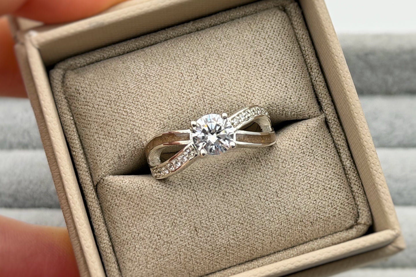 925 Silver Solitaire Infinity Crystal Ring