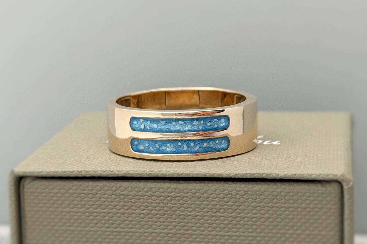 9k Gold Gent’s Two Channel Signet Ring