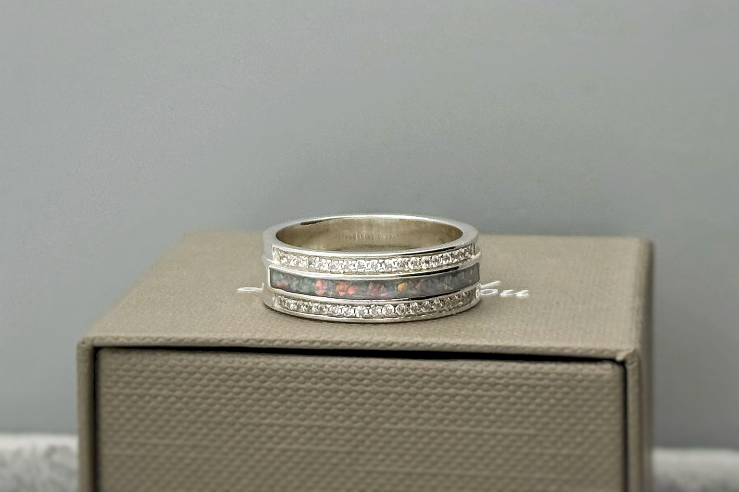 925 Silver 6mm Central Channel Crystal Band Ring