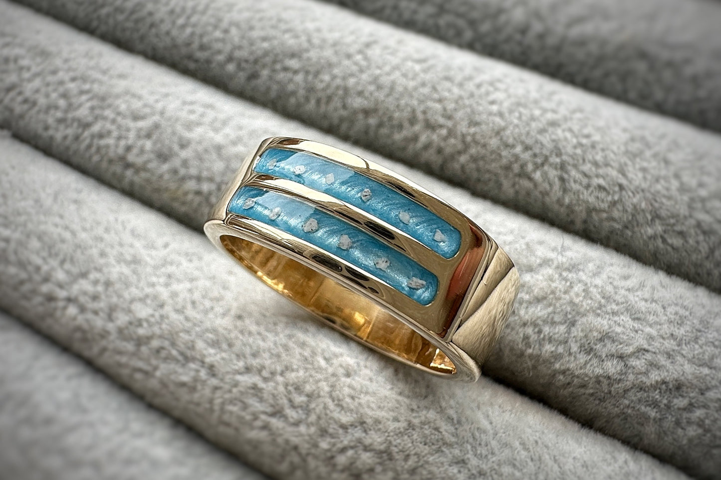 9k Gold Gent’s Two Channel Signet Ring