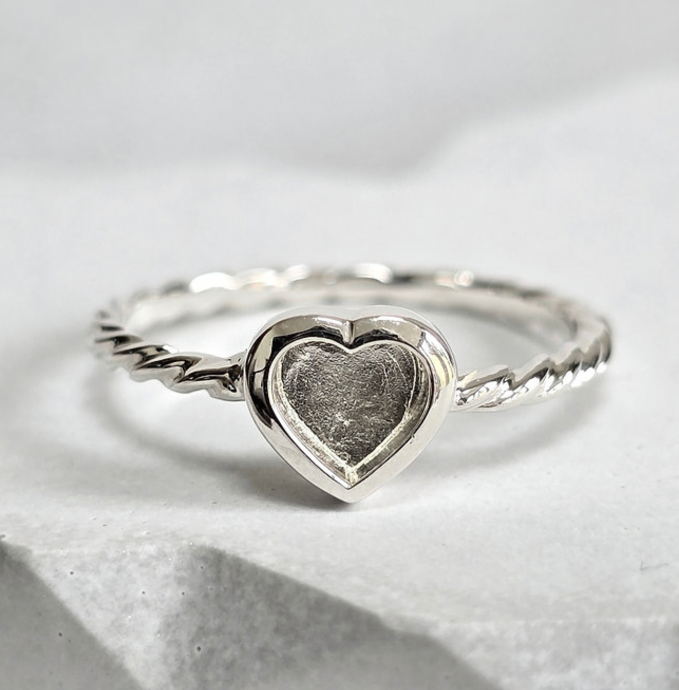 925 Silver Simple Heart Twisted Band Ring
