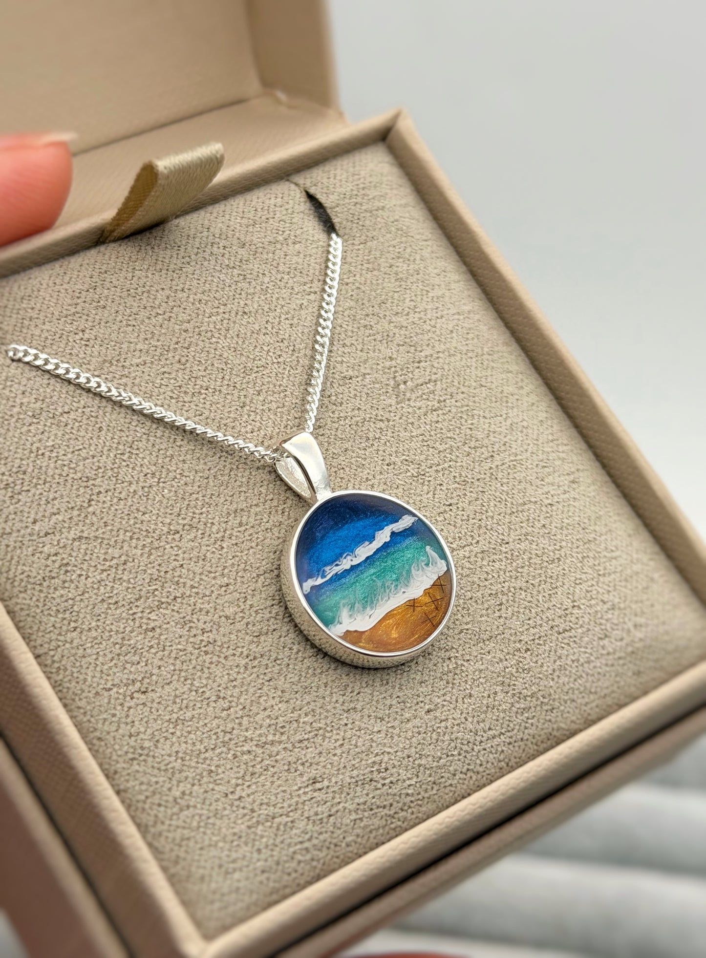 925 Silver Round Beach Scene Memorial Pendant