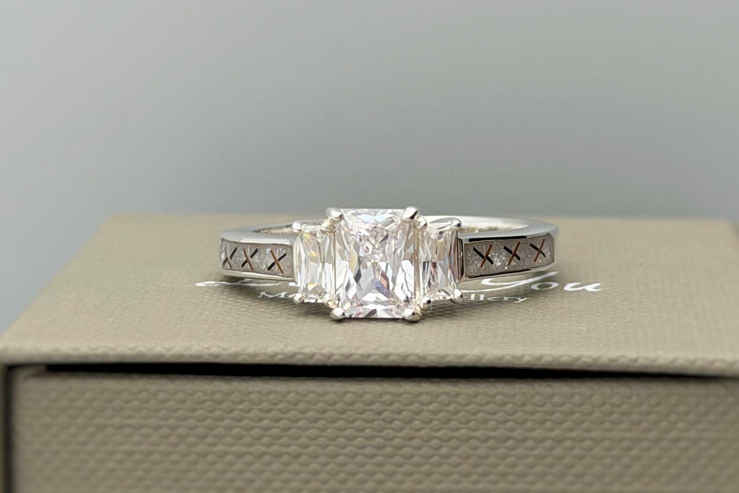 925 Silver Trio Emerald Solitaire Ring