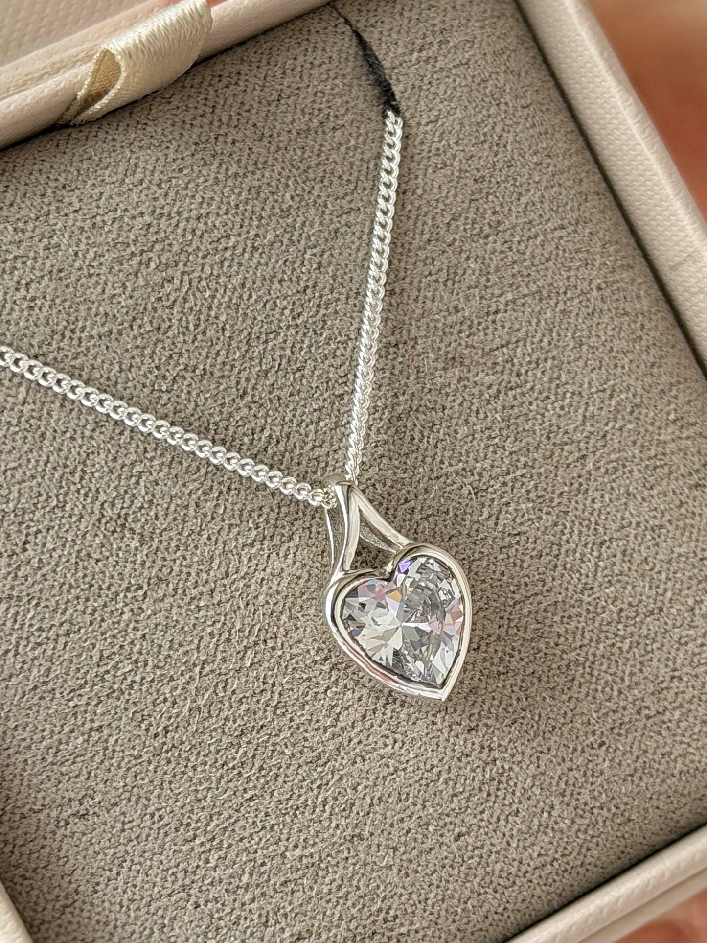 Heart Crystal Secretly Set Ashes Pendant