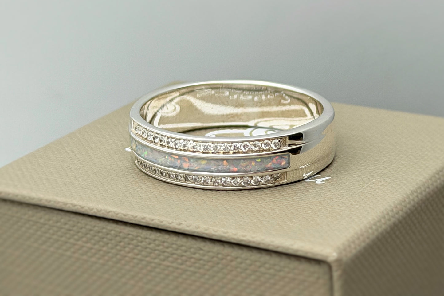 925 Silver 6mm Central Channel Crystal Band Ring