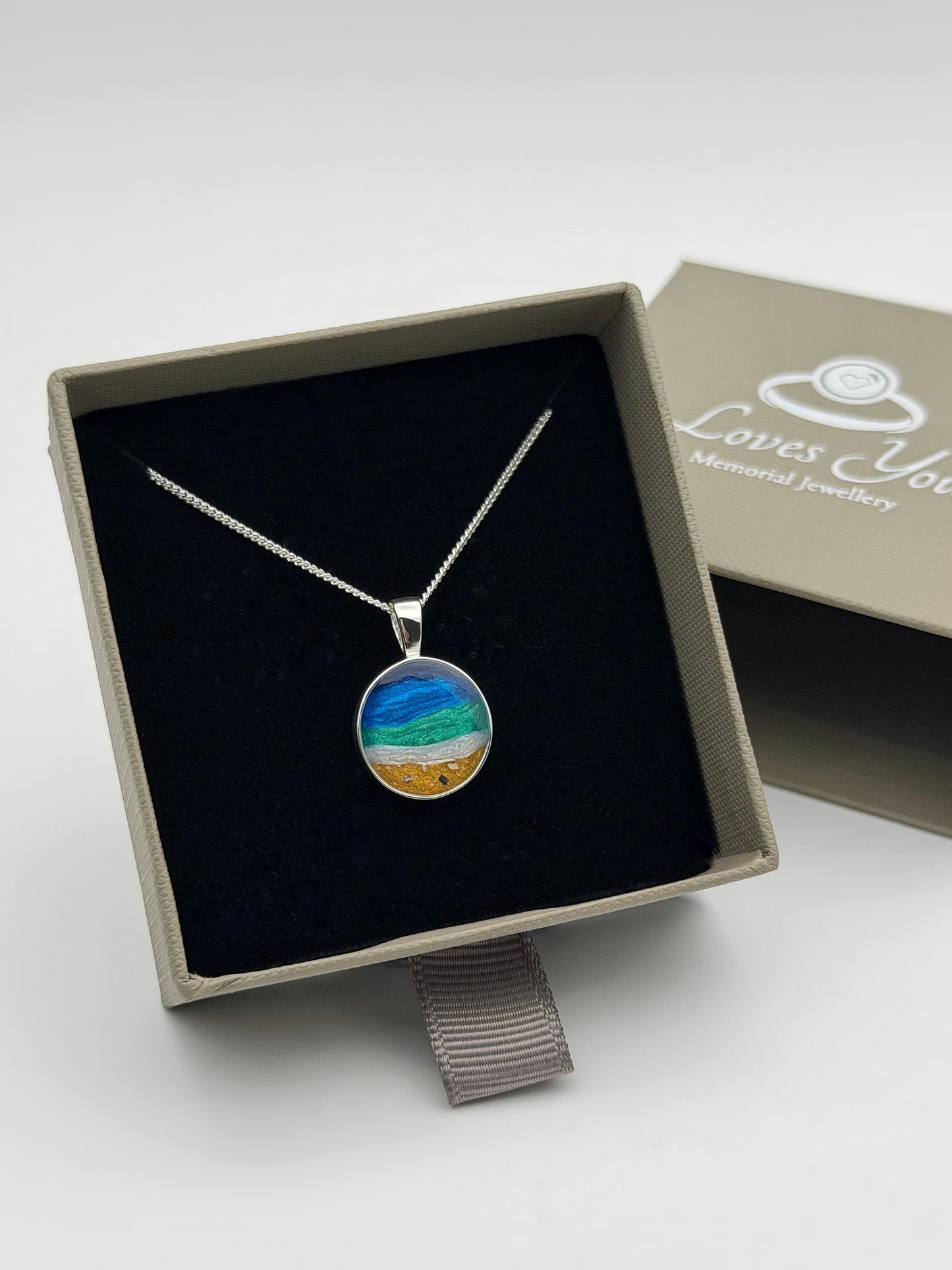 925 Silver Round Beach Scene Memorial Pendant
