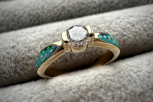 9k Gold Solitaire Round CZ Shoulder Stone Ring