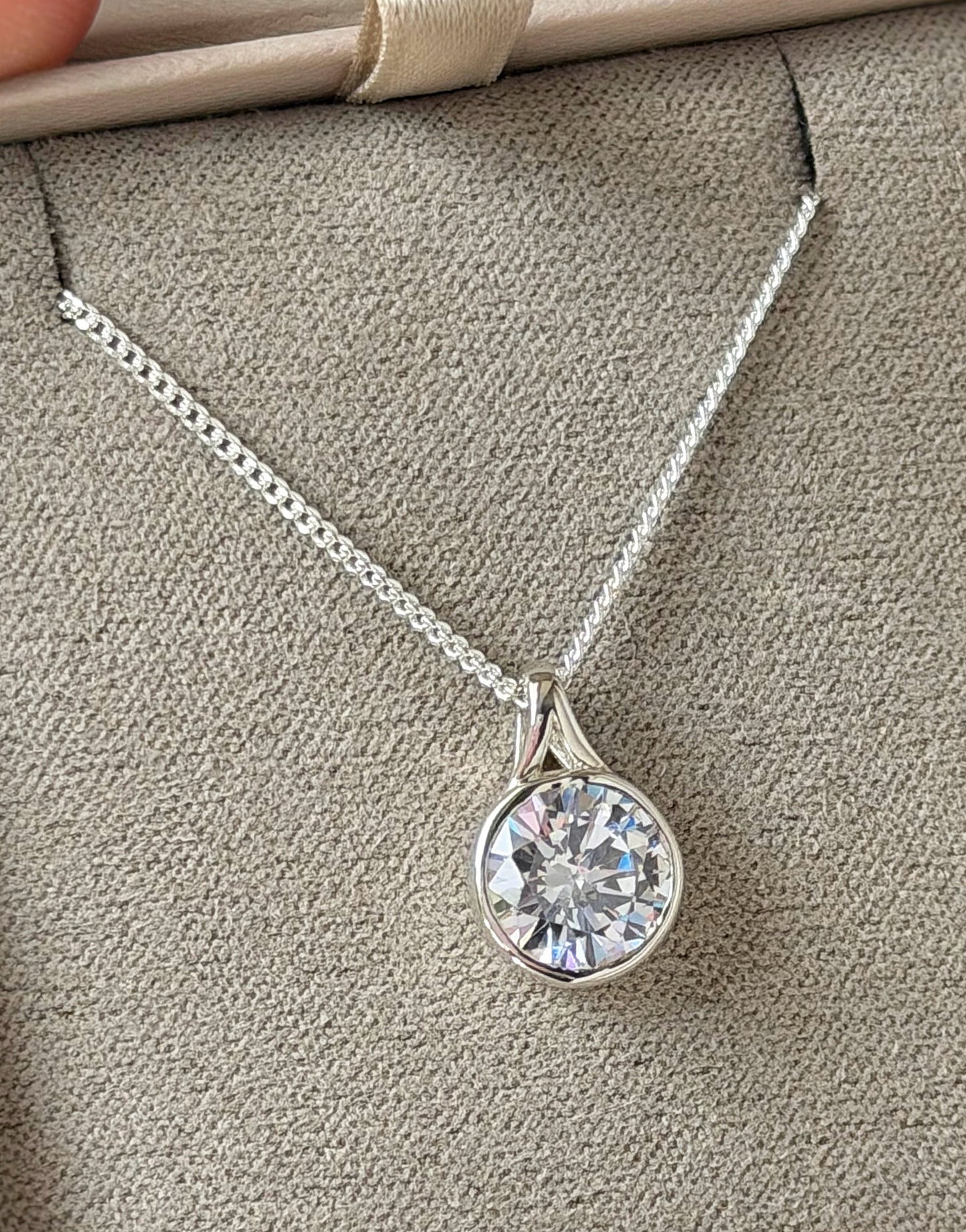 Round Crystal Secretly Set Ashes Pendant