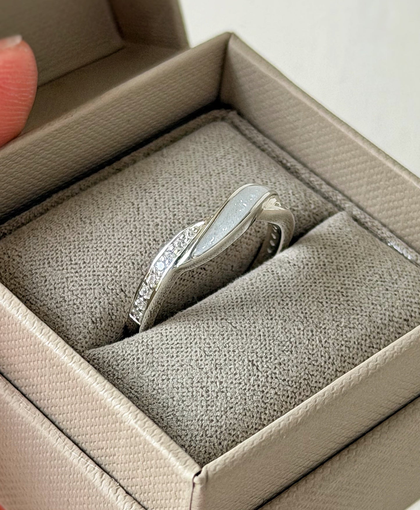 925 Silver Wave Crystal Band Ring