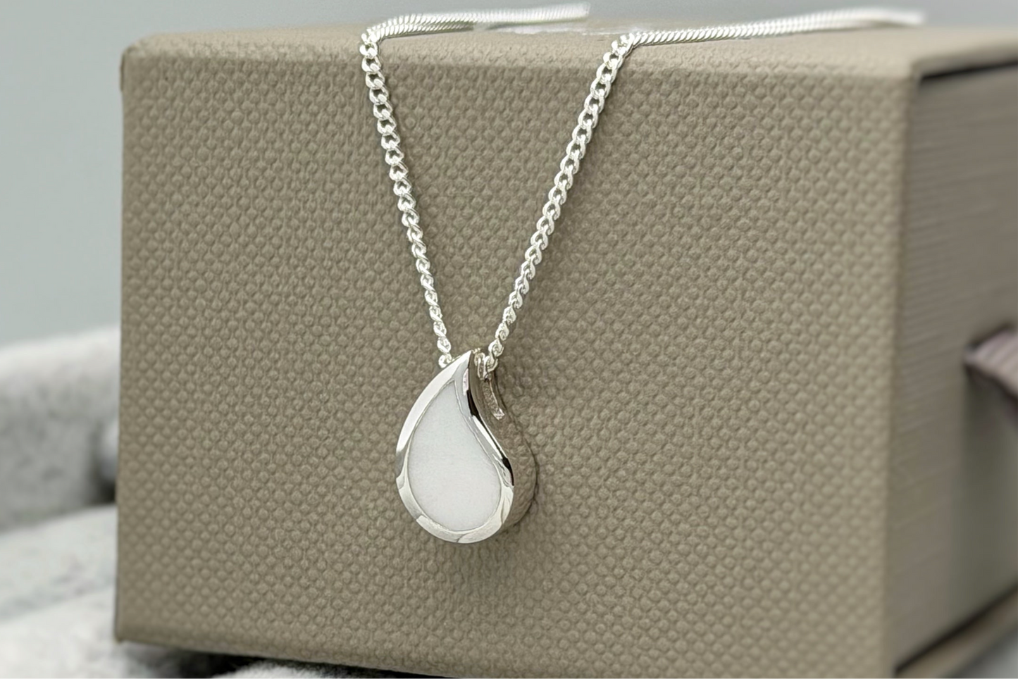 925 Silver Simple Floating ‘Milk Drop’ Thick Trim Pendant